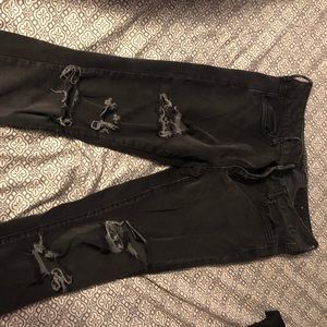 american eagle distressed black skinnies!!